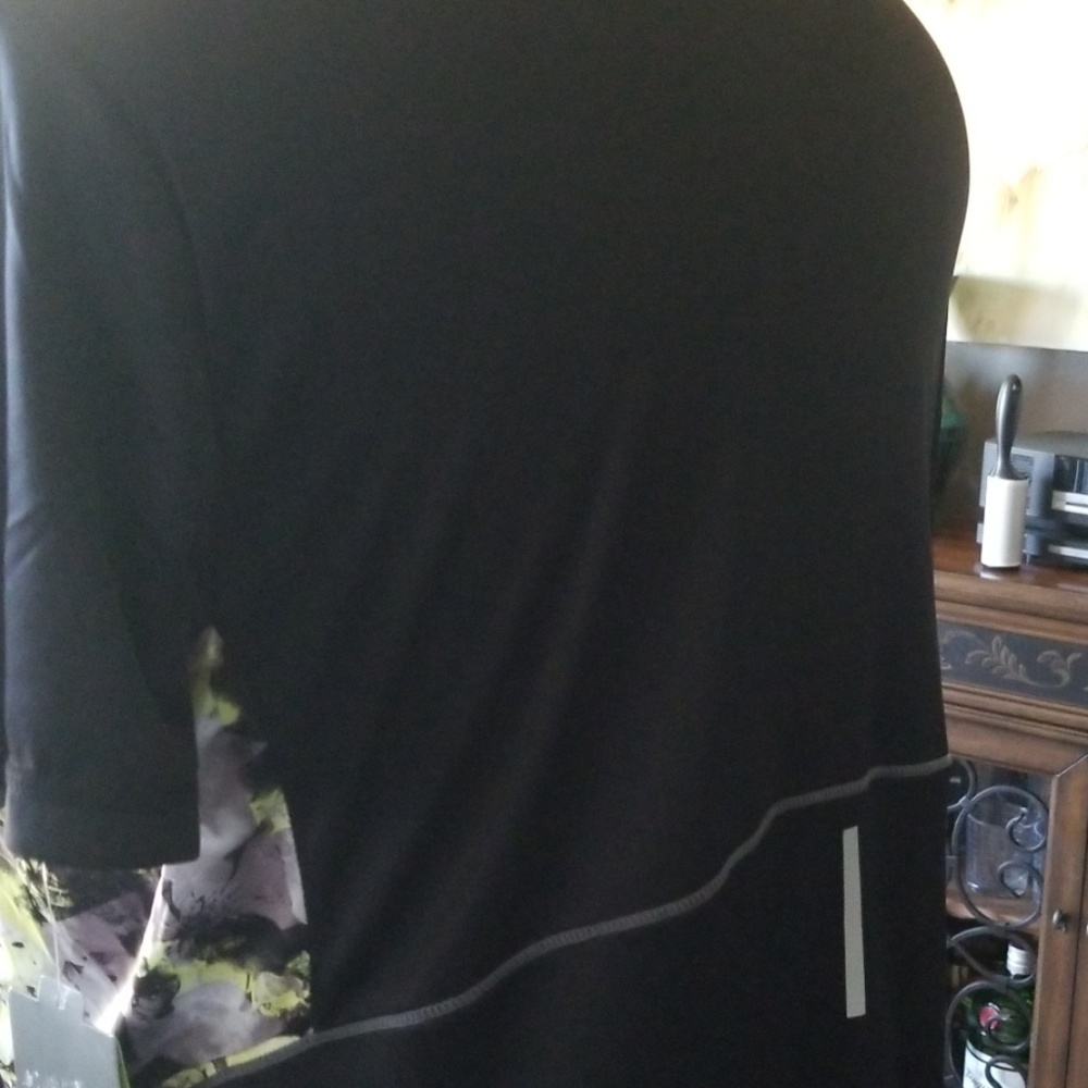 Tech Gear Athletic top - Picture 5 of 5